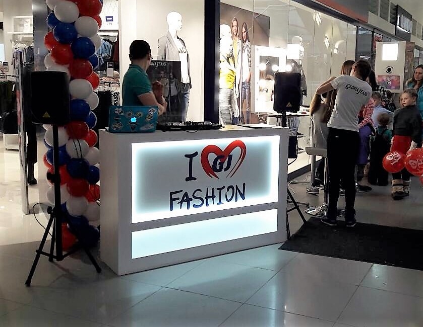 Fashion - изготовление выставочных стендов в Самаре и Новосибирске