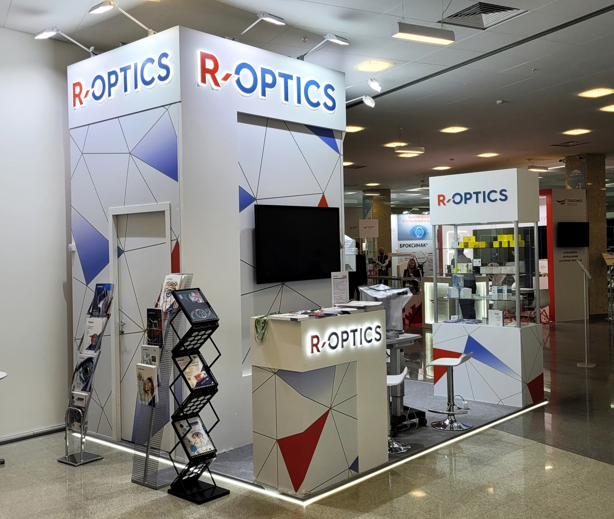 R-OPTICS - изготовление выставочных стендов в Самаре и Новосибирске